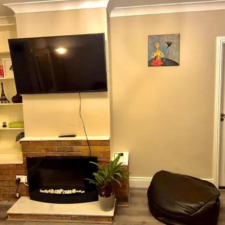 Holiday home Whole Private Flat - *
